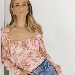 Free People Hilary Printe
Keyhole Neck Top Pink Combo Sz Medium NWT